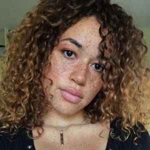 Meet your Posher, Abigail